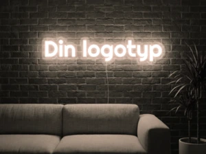 Neonskylt «Din logotyp» i varmvit LED-neon, monterad på vägg