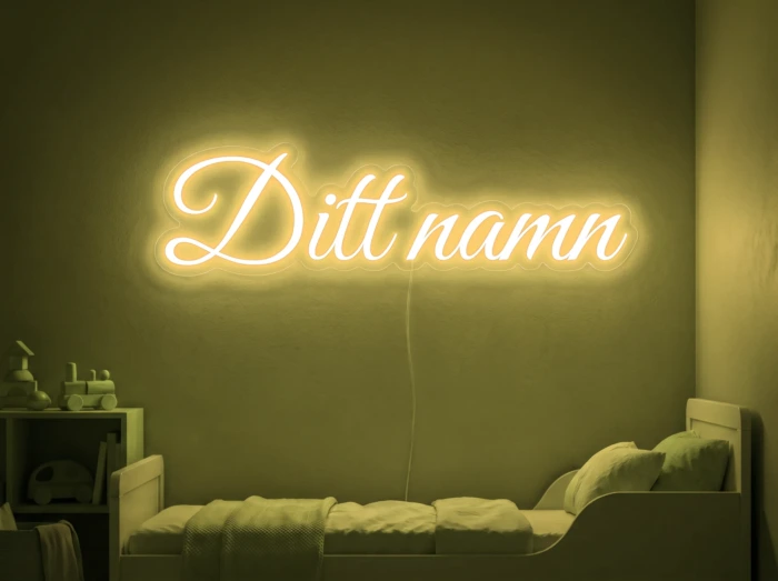Neonskylt «Ditt namn» i gul LED-neon, monterad på vägg