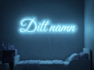 Neonskylt «Ditt namn» i isblå LED-neon, monterad på vägg