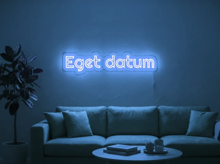 Neonskylt «Eget datum» i isblå LED-neon, monterad på vägg