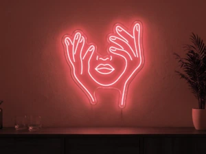 Neonskylt «Ansikte med händer» i röd LED-neon, monterad på vägg
