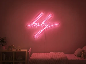 Neonskylt «Baby» i röd LED-neon, monterad på vägg