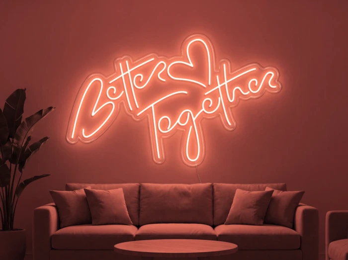 Neonskylt «Better Together» i röd LED-neon, monterad på vägg