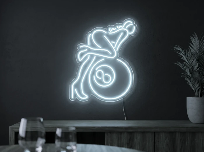 Neonskylt «Biljard» i iskall vit LED-neon, monterad på vägg