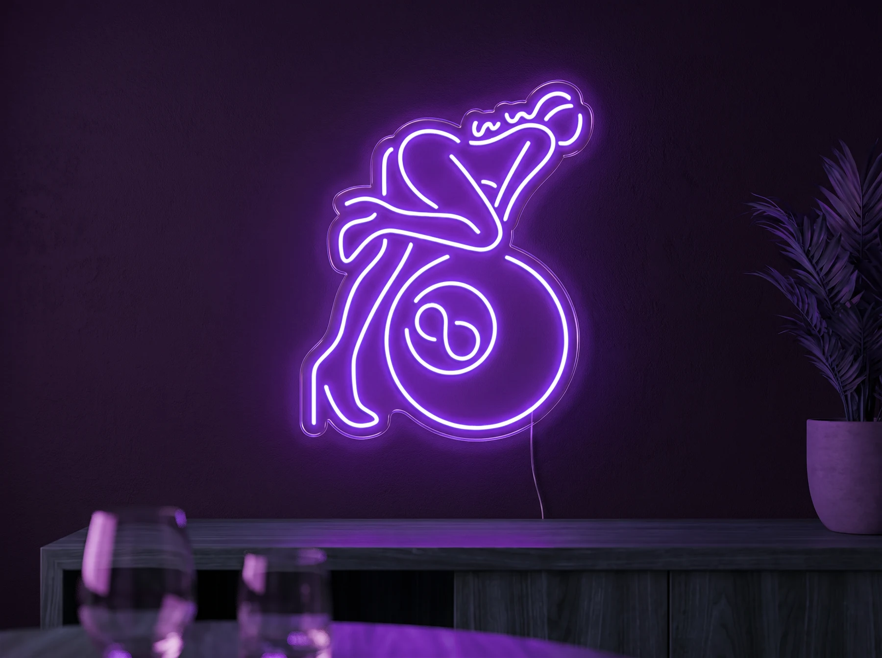 Neonskylt «Biljard» i lila LED-neon, monterad på vägg