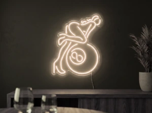 Neonskylt «Biljard» i varmvit LED-neon, monterad på vägg