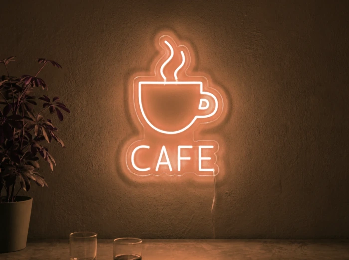 Neonskylt «Cafe» i orange LED-neon, monterad på vägg