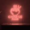 Neonskylt «Chinese Food» i röd LED-neon, monterad på vägg