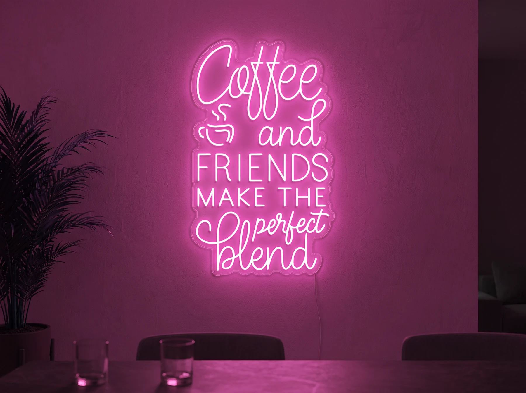 Neonskylt «Coffee and Friends» i rosa LED-neon, monterad på vägg