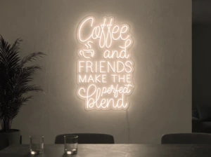 Neonskylt «Coffee and Friends» i varmvit LED-neon, monterad på vägg