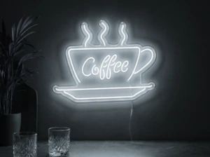 Neonskylt «Coffee» i iskall vit LED-neon, monterad på vägg