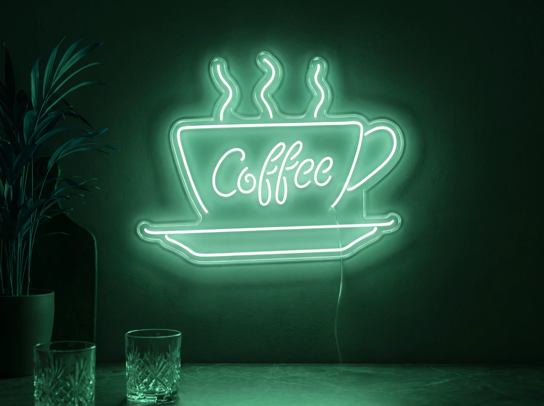 Neonskylt «Coffee» i mintgrön LED-neon, monterad på vägg