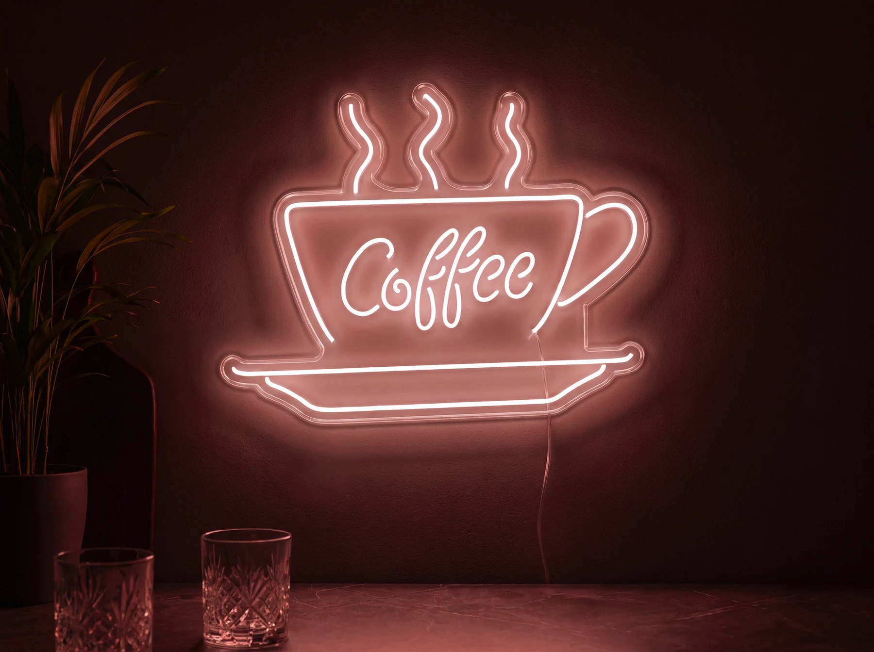 Neonskylt «Coffee» i röd LED-neon, monterad på vägg