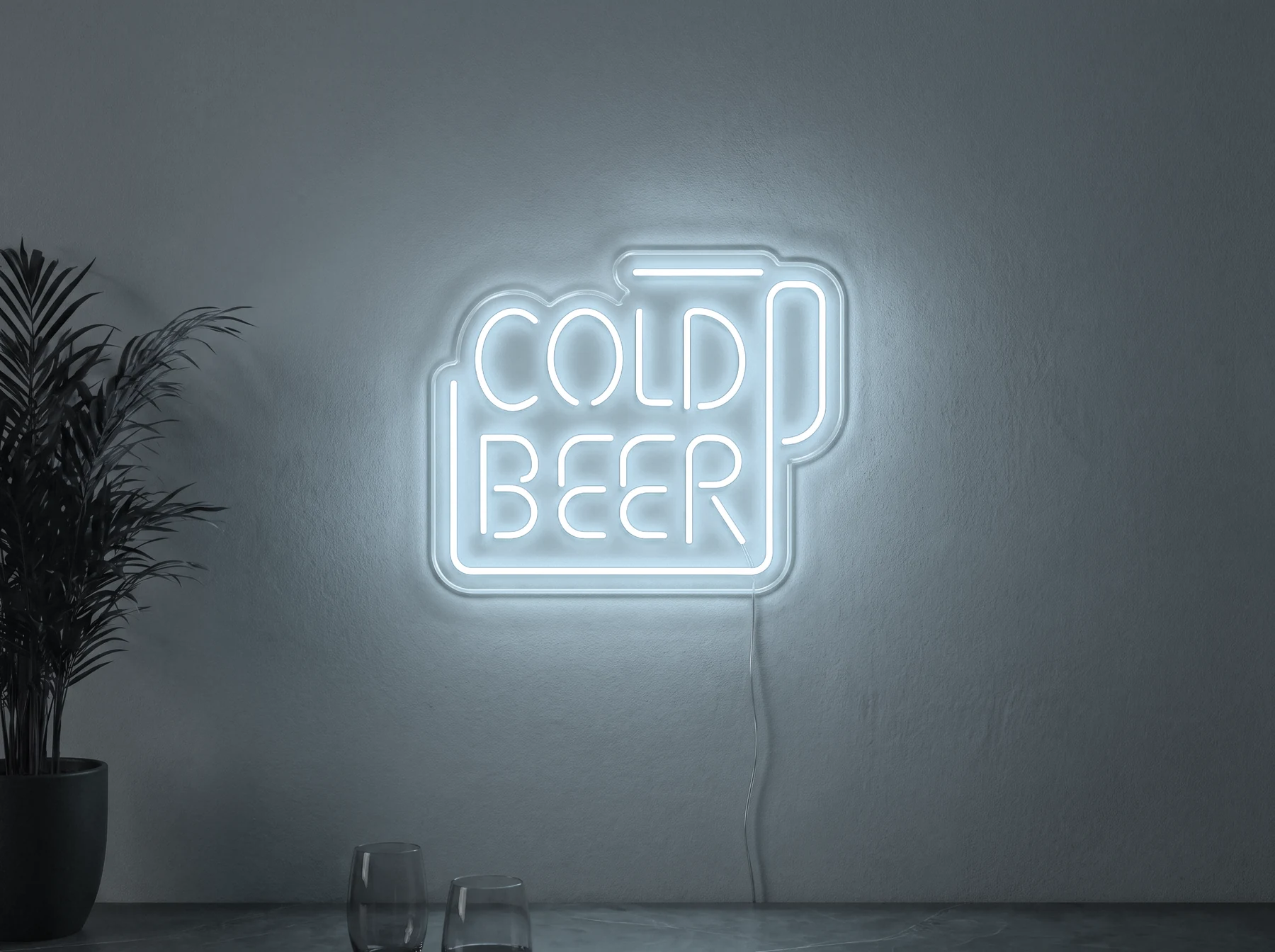 Neonskylt «Cold Beer» i iskall vit LED-neon, monterad på vägg
