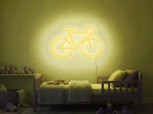 Neonskylt «Cykel» i gul LED-neon, monterad på vägg