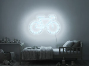 Neonskylt «Cykel» i iskall vit LED-neon, monterad på vägg