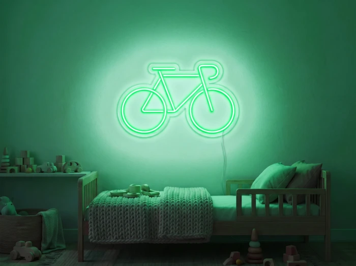 Neonskylt «Cykel» i mintgrön LED-neon, monterad på vägg