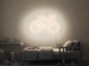 Neonskylt «Cykel» i varmvit LED-neon, monterad på vägg