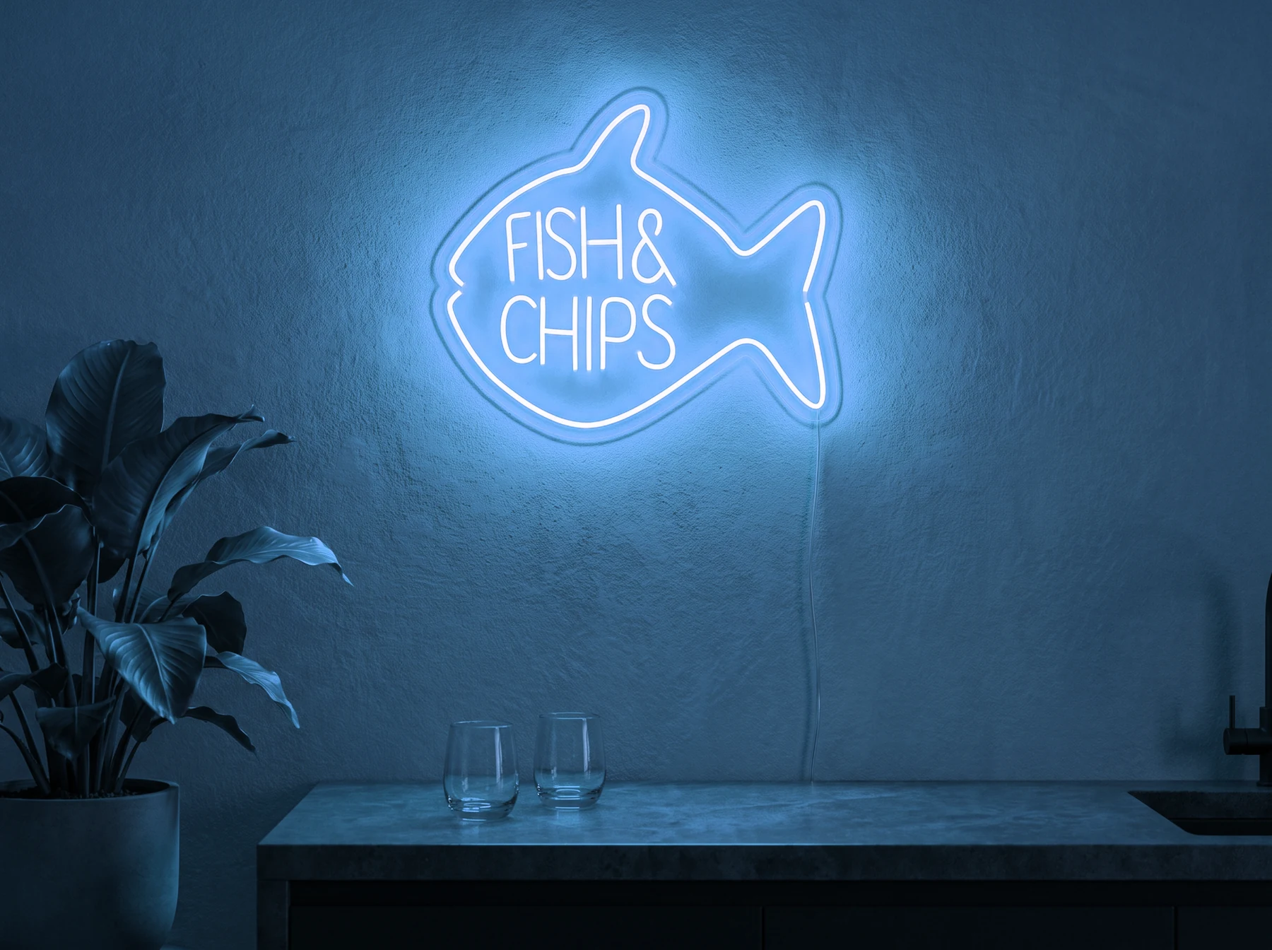 Neonskylt «Fish & Chips» i isblå LED-neon, monterad på vägg