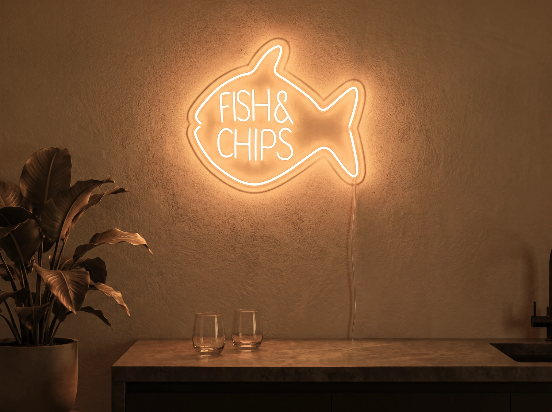 Neonskylt «Fish & Chips» i orange LED-neon, monterad på vägg