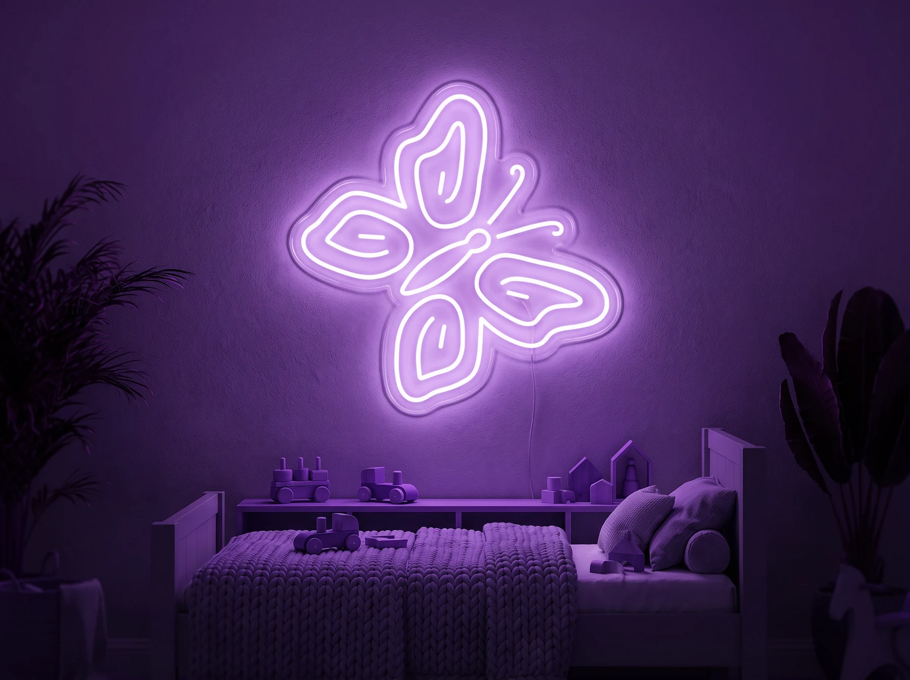 Neonskylt «Fjäril» i lila LED-neon, monterad på vägg