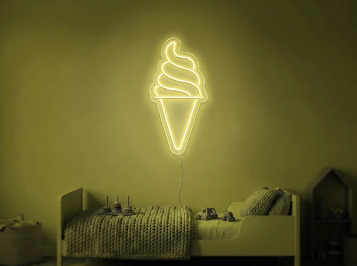 Neonskylt «Softglass» i gul LED-neon, monterad på vägg