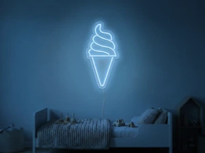 Neonskylt «Softglass» i isblå LED-neon, monterad på vägg