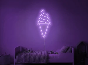 Neonskylt «Softglass» i lila LED-neon, monterad på vägg