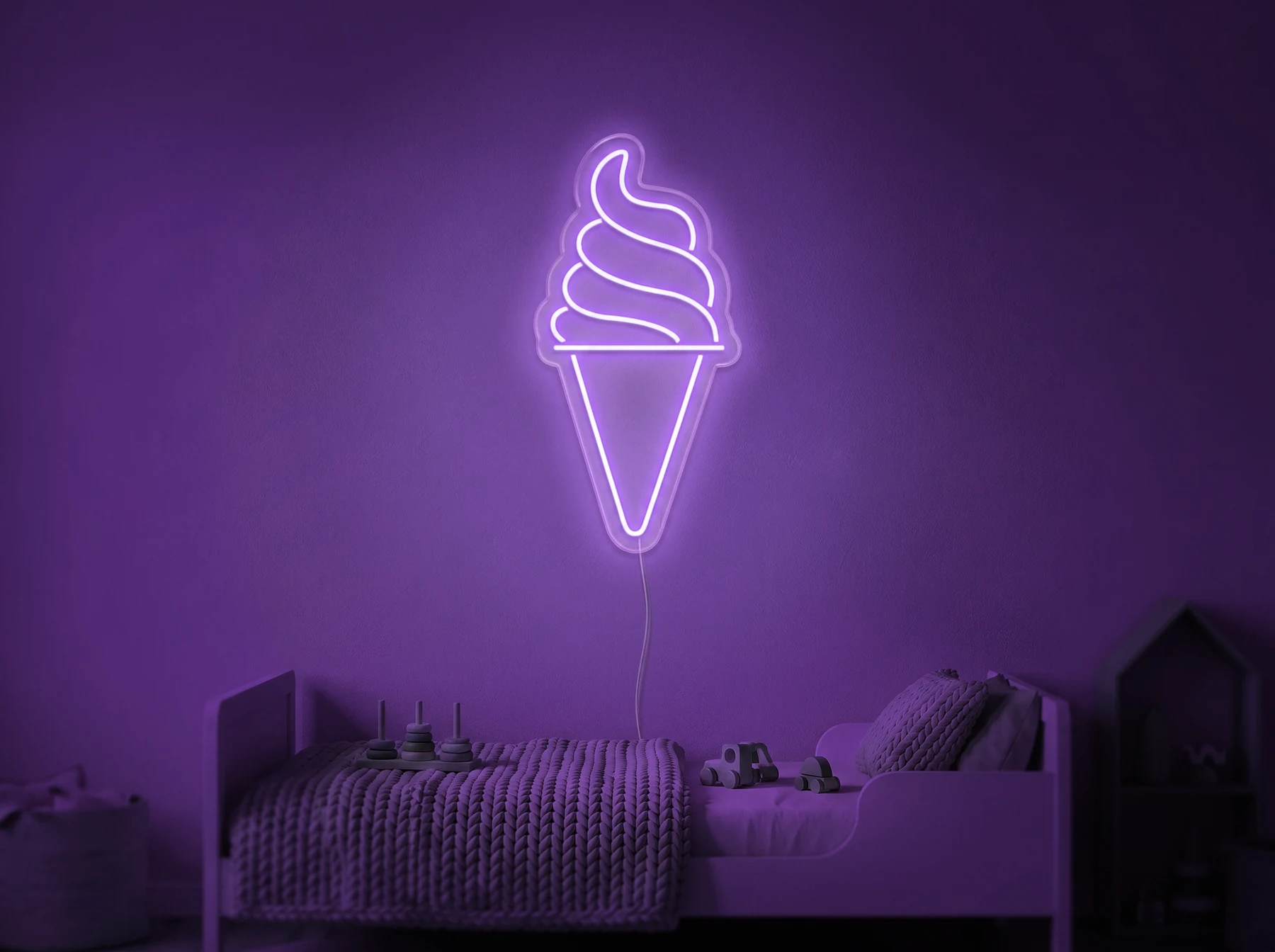 Neonskylt «Softglass» i lila LED-neon, monterad på vägg