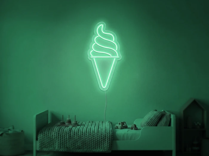 Neonskylt «Softglass» i mintgrön LED-neon, monterad på vägg