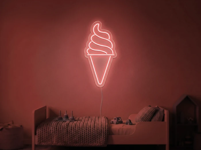 Neonskylt «Softglass» i röd LED-neon, monterad på vägg