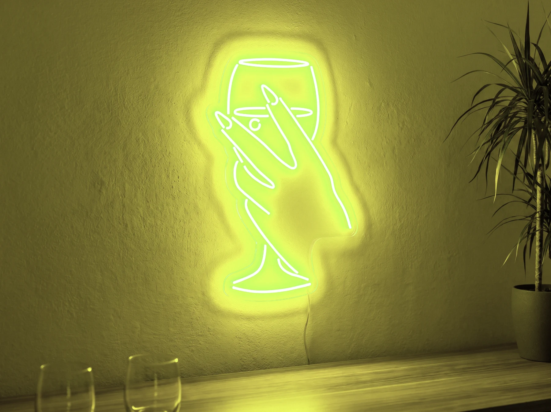 Neonskylt «Hand med glas» i gul LED-neon, monterad på vägg