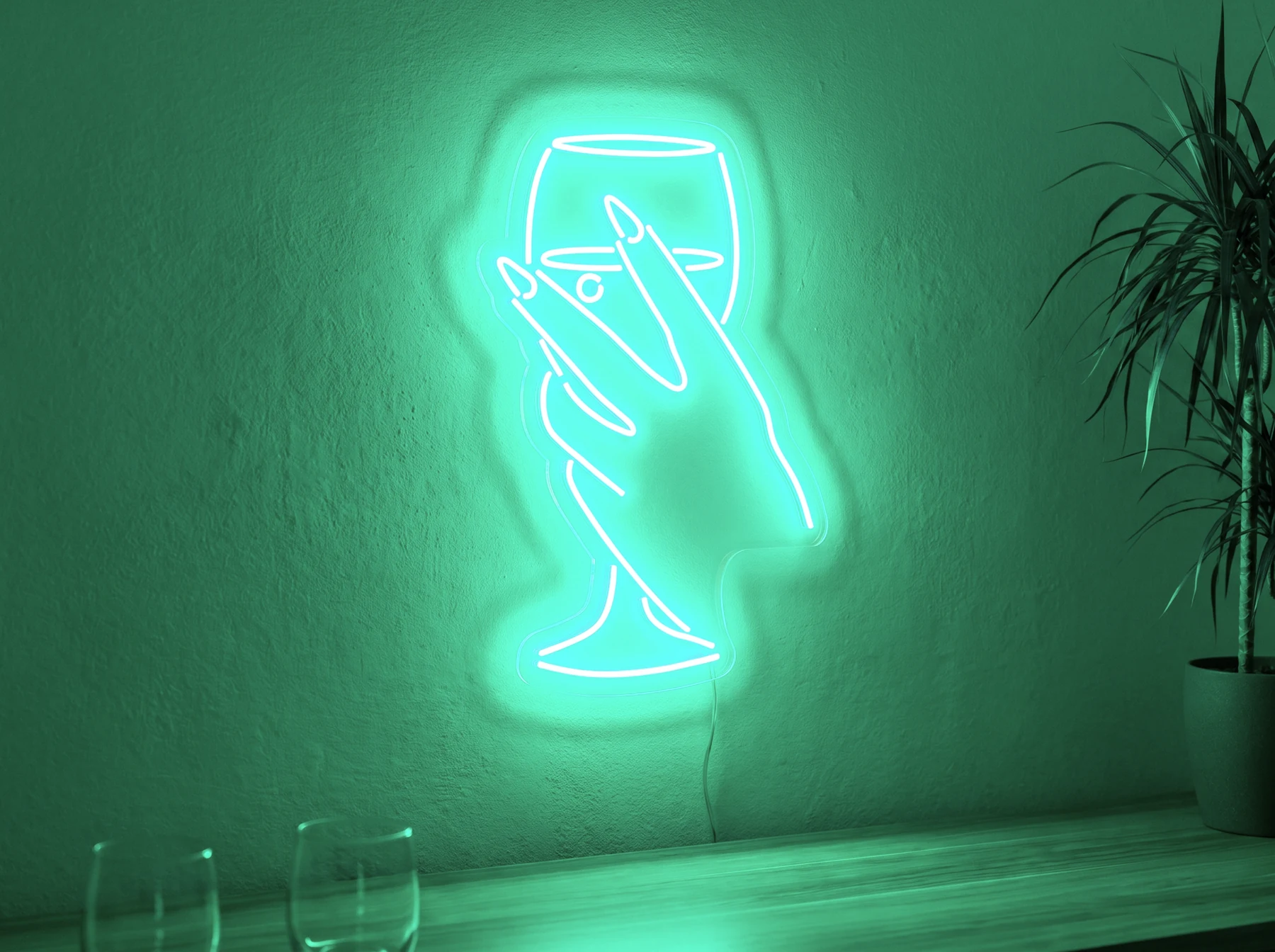 Neonskylt «Hand med glas» i mintgrön LED-neon, monterad på vägg