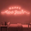 Neonskylt «Happy New Year» i röd LED-neon, monterad på vägg
