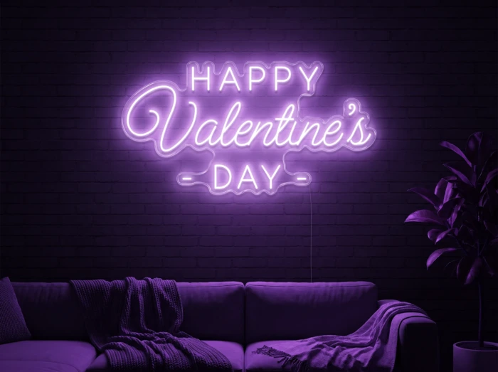 Neonskylt «Happy Valentine’s Day» i lila LED-neon, monterad på vägg