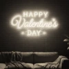Neonskylt «Happy Valentine’s Day» i varmvit LED-neon, monterad på vägg