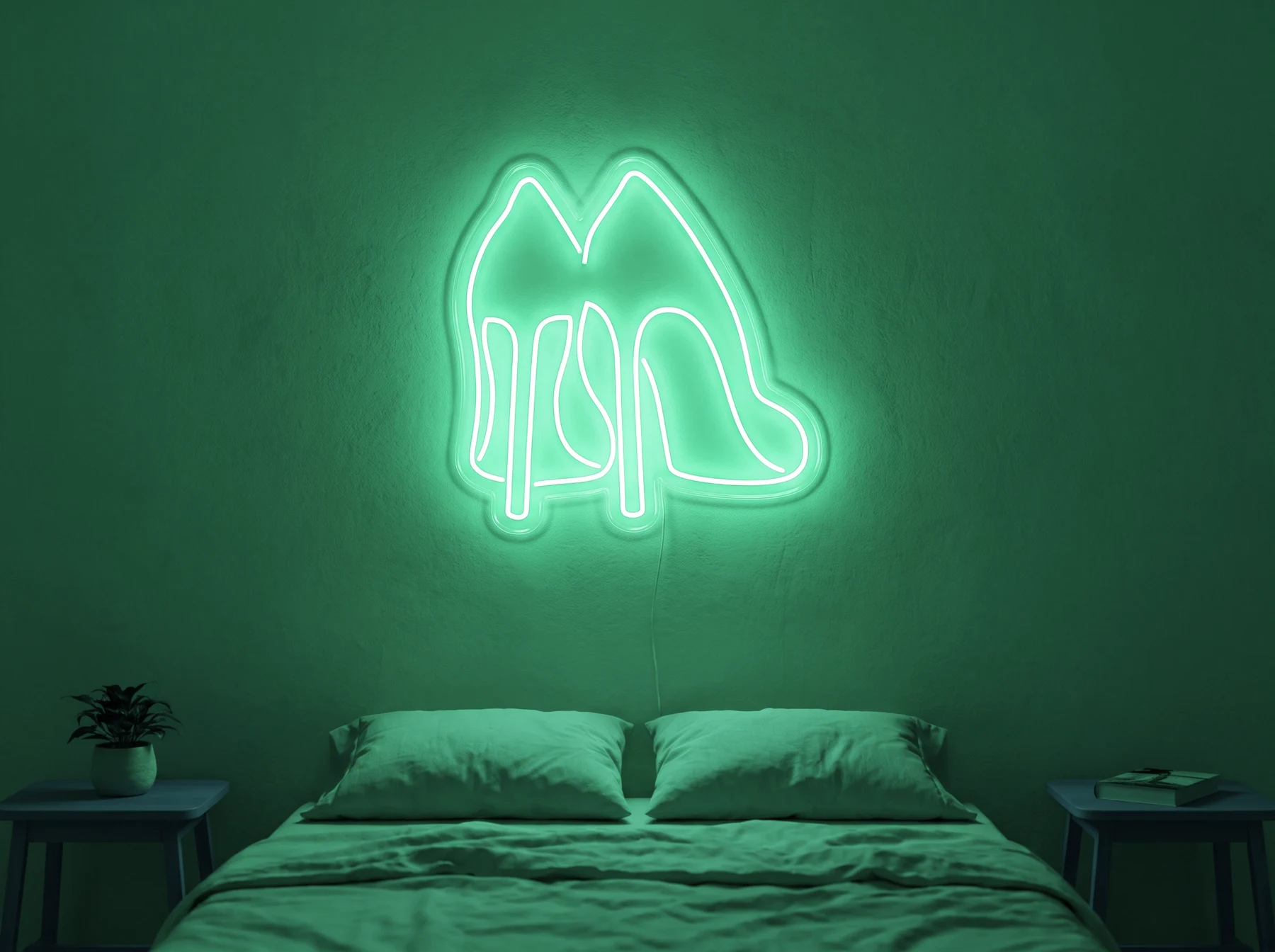 Neonskylt «Högklackat» i mintgrön LED-neon, monterad på vägg