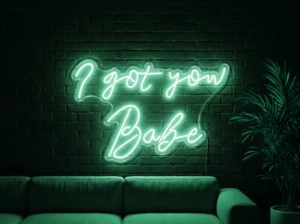 Neonskylt «I Got You Babe» i mintgrön LED-neon, monterad på vägg