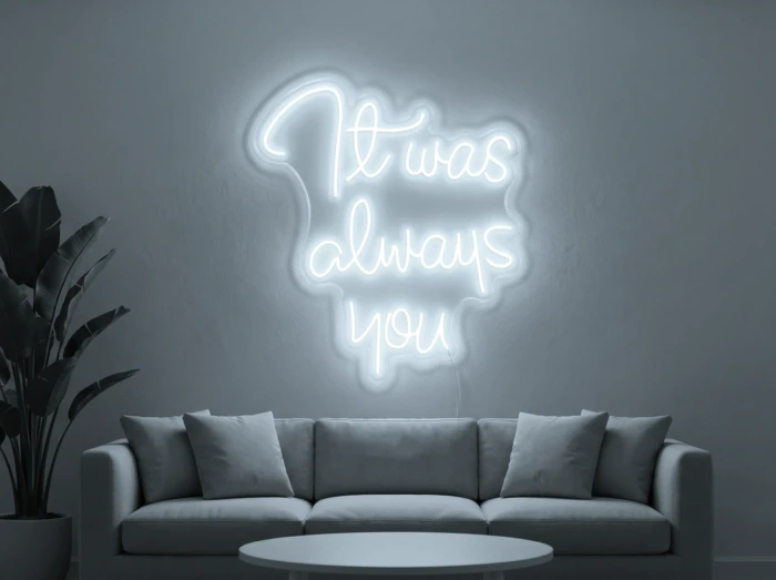 Neonskylt «It Was Always You» i iskall vit LED-neon, monterad på vägg