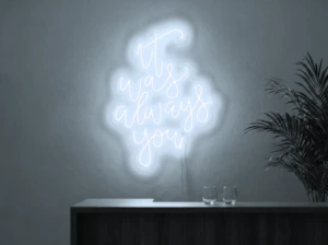 Neonskylt «It Was Always You, smal» i iskall vit LED-neon, monterad på vägg