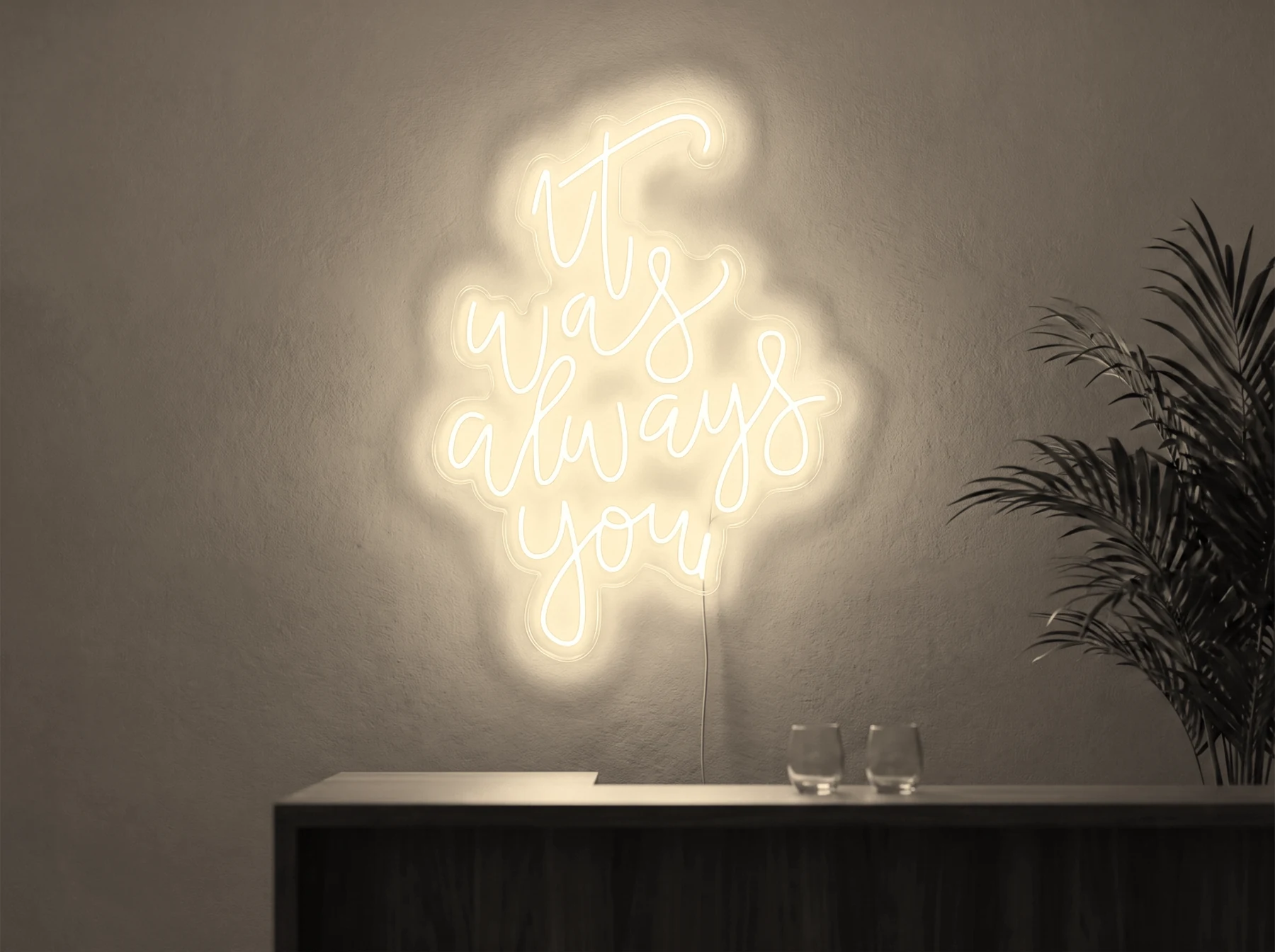 Neonskylt «It Was Always You, smal» i varmvit LED-neon, monterad på vägg