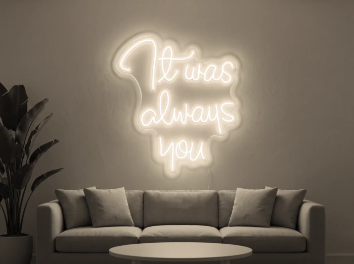 Neonskylt «It Was Always You» i varmvit LED-neon, monterad på vägg