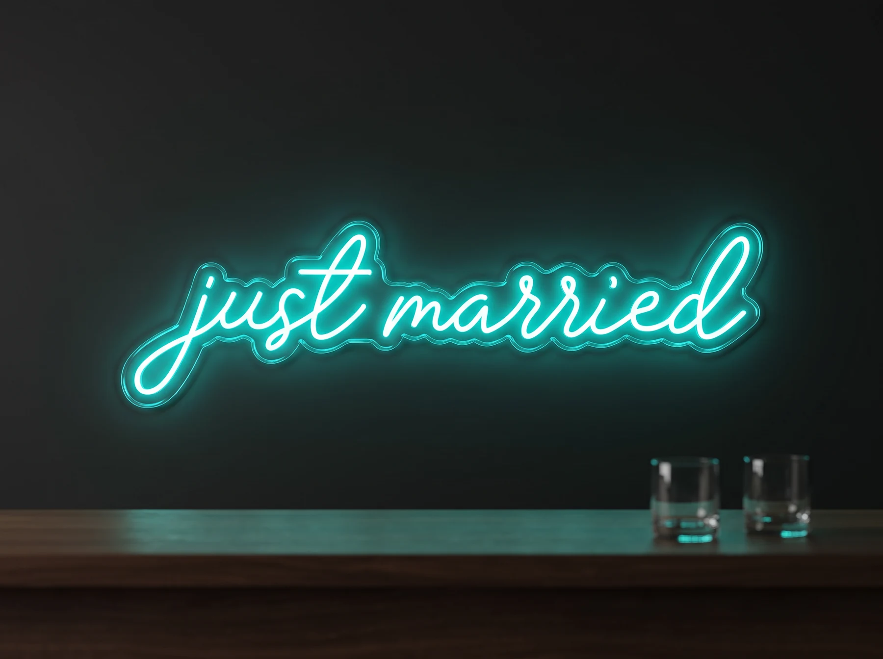 Neonskylt «Just Married» — texten Just Married, i LED-neon på vägg
