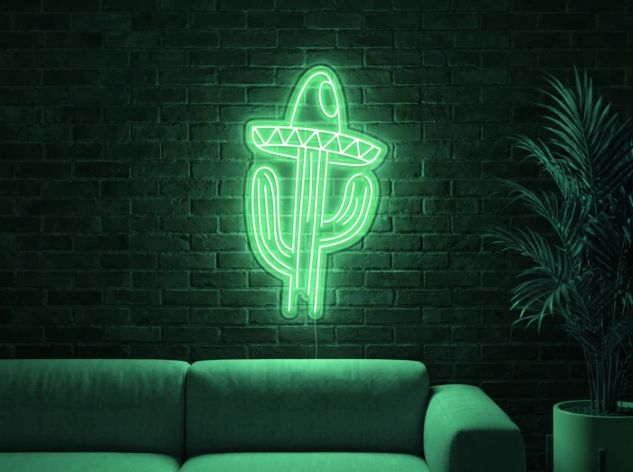 Neonskylt «Kaktus med hatt» i mintgrön LED-neon, monterad på vägg