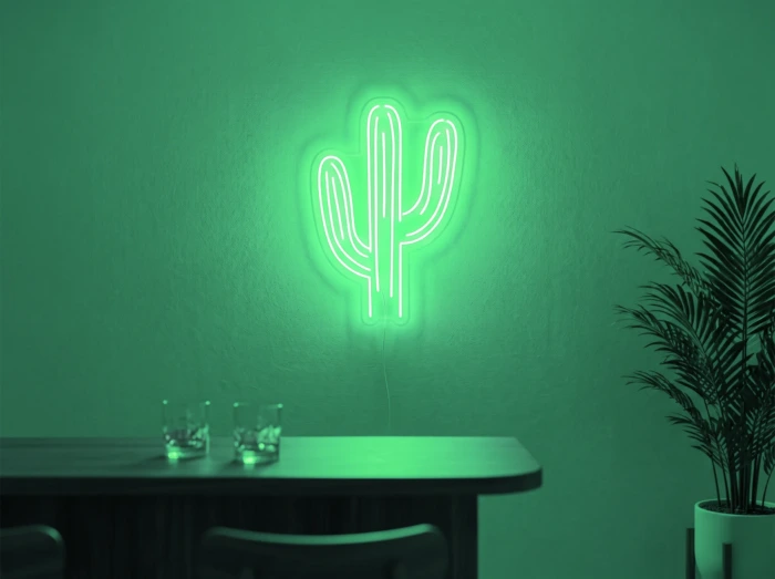 Neonskylt «Kaktus» i mintgrön LED-neon, monterad på vägg