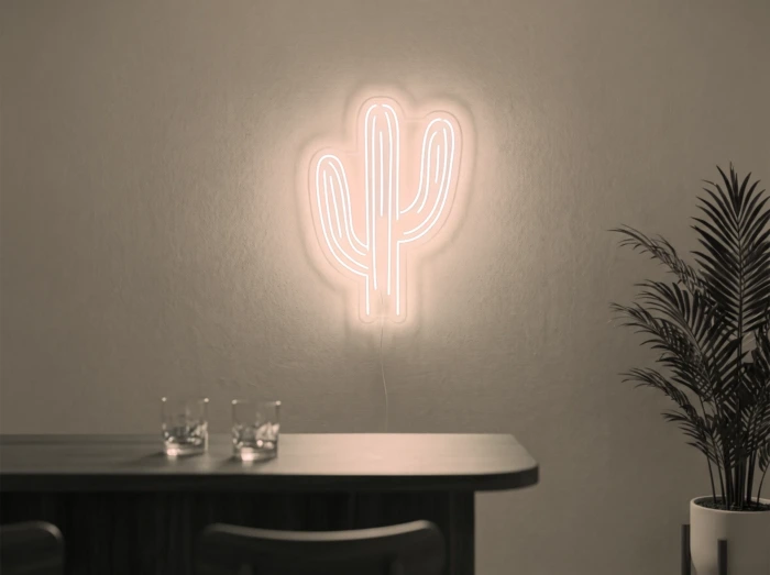 Neonskylt «Kaktus» i varmvit LED-neon, monterad på vägg