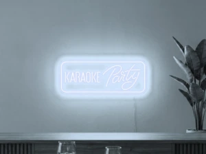 Neonskylt «Karaoke Party» i iskall vit LED-neon, monterad på vägg