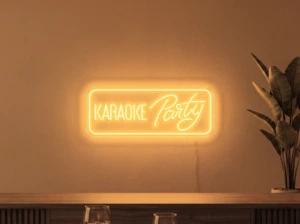 Neonskylt «Karaoke Party» i orange LED-neon, monterad på vägg