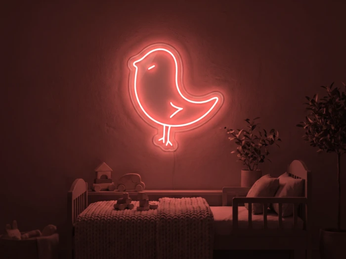 Neonskylt «Kyckling» i röd LED-neon, monterad på vägg