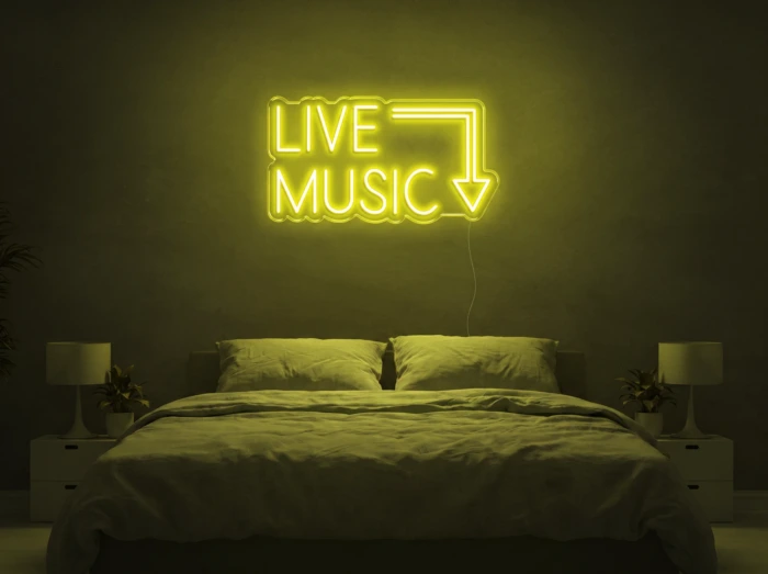 Neonskylt «Live Music» i gul LED-neon, monterad på vägg